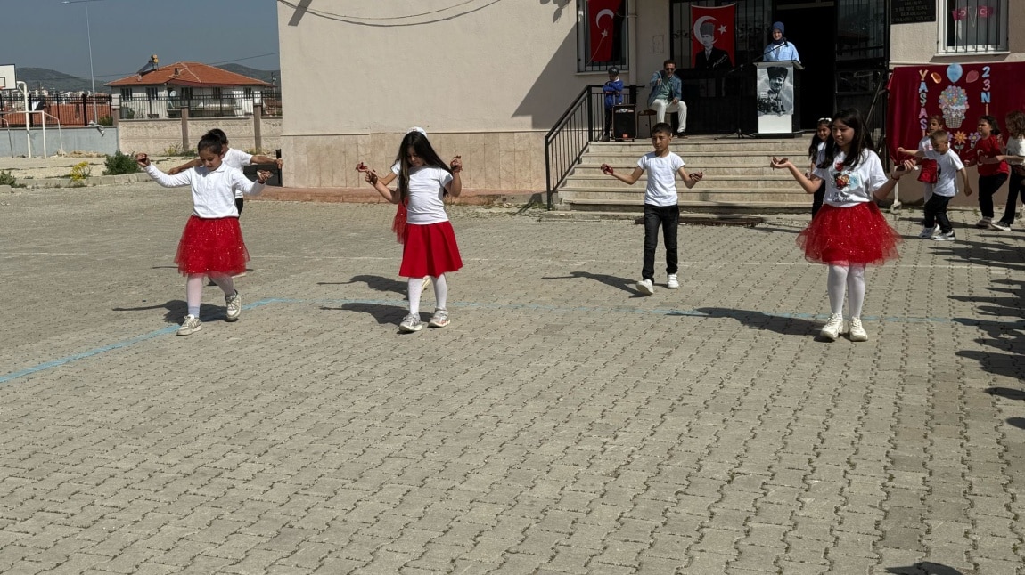 Taşıdığı mana itibariyle milletimizin bağımsızlık ruhunu temsil eden 23 Nisan Ulusal Egemenlik ve Çocuk Bayramı’nın 105. yıl dönümünü, okulumuzda  coşku içinde kutladık.